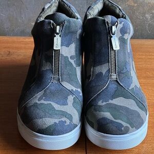 Blondo Green Suede Camo Ankle Booties w/ Zipper Size 11